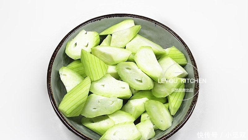 初夏多吃這道菜, 不足5塊錢, 降火美膚潤腸胃