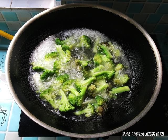 好吃|“蔬菜皇后”非它莫属，5元钱一斤，一焯一拌超美味，好吃又营养