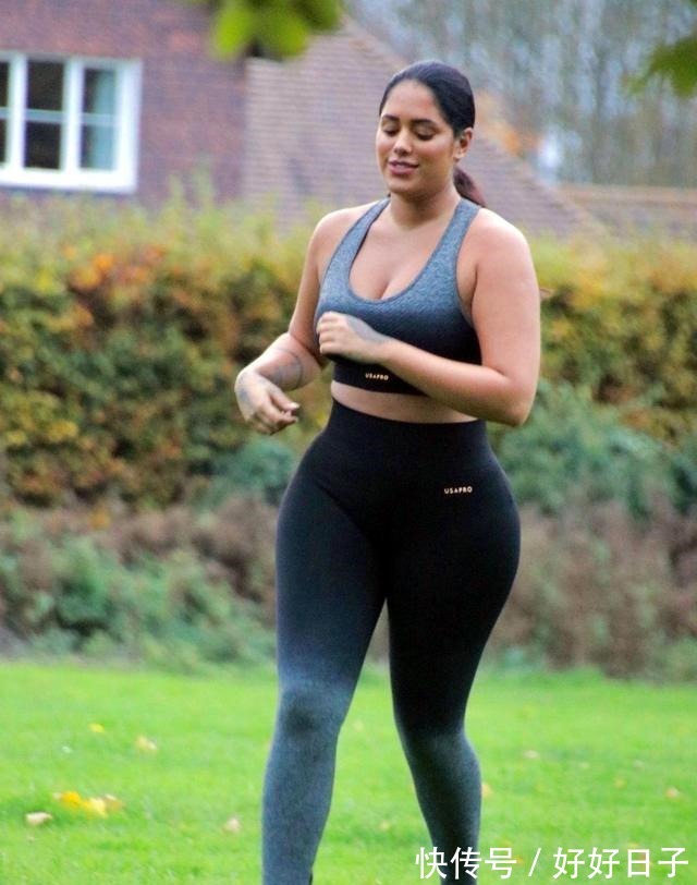 玛琳·安德森|玛琳·安德森穿运动套装跑步心情好,身材健硕有型!