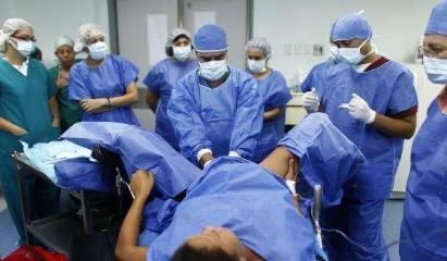 实习|分娩时最尴尬的事是什么？网友：你试过一堆男医生围着你吗？