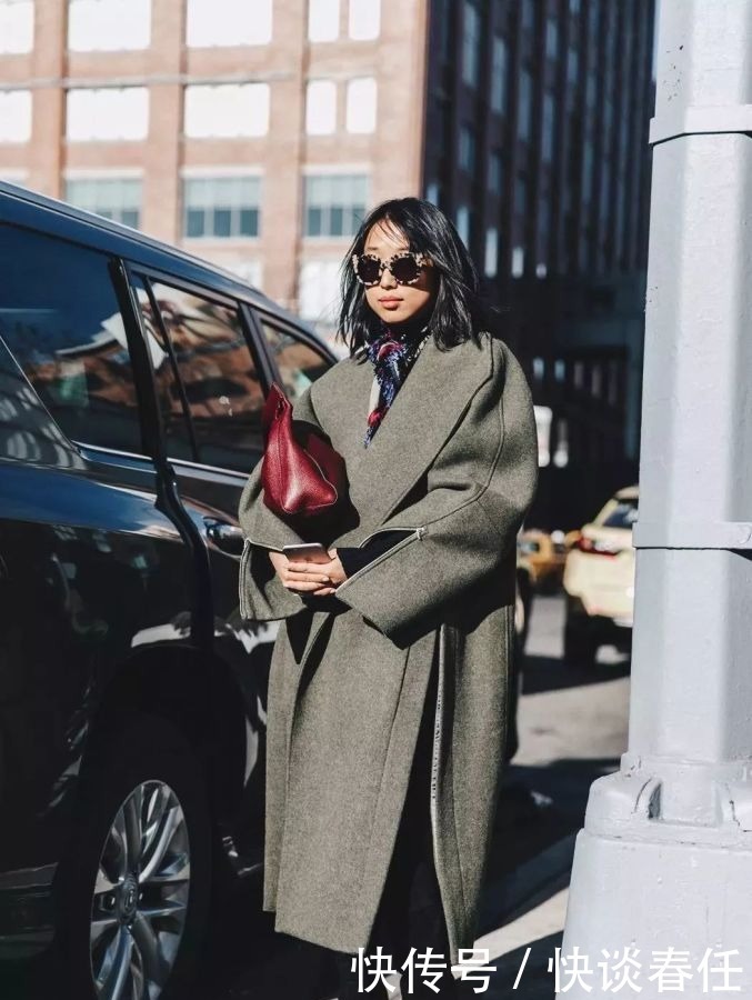大衣+围巾=冬日最强搭配!温暖时髦、超显脸小,不穿你就真输了