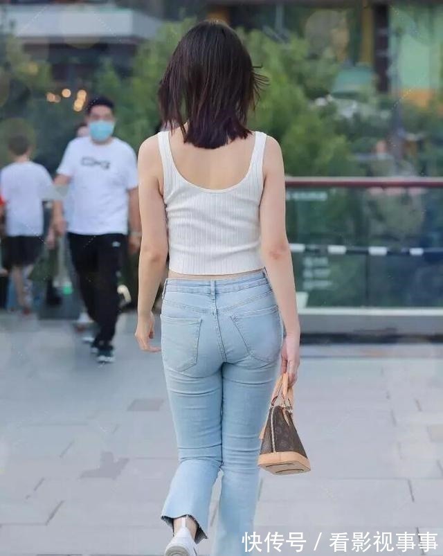 打底裤 高腰的打底裤设计显得飘逸有型,优雅气质完美展露出来,更有美感!