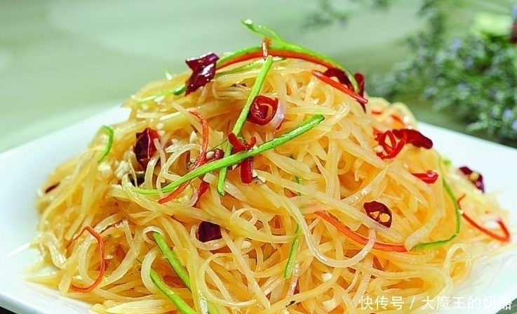 干辣椒|炒土豆丝时,千万别再直接下锅了!教你2招,土豆丝又香又脆