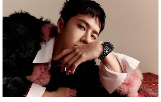 五本|王一博的新杂志无缝衔接，粉丝蜂拥而至求经验