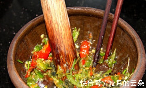 鲜嫩|蒸茄子时,别直接上锅蒸,多加这1步,茄子鲜嫩美味不发黑,真香!