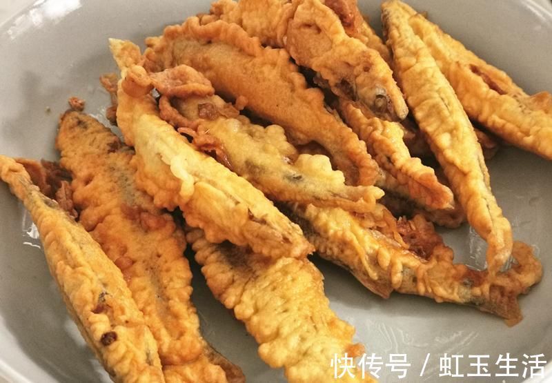 油炸小鱼想要酥脆掉渣，从头嚼到尾不剔刺，只需多加这一步，试试