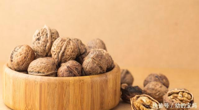 0~3岁是宝宝大脑发育黄金期，经常吃8种益智食物，娃越吃越聪明