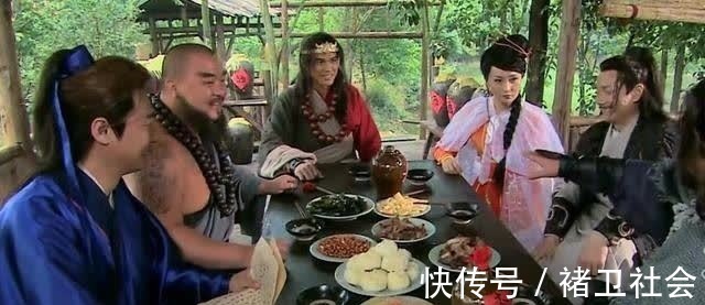 孔明!宋江表演六十四招棍法,孔明孔亮十分钦佩,旁观的武松怎样评价?