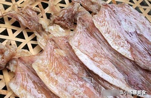 热水|干鱿鱼用热水还是冷水泡？都错！大厨教你1招，干货转身变海鲜！