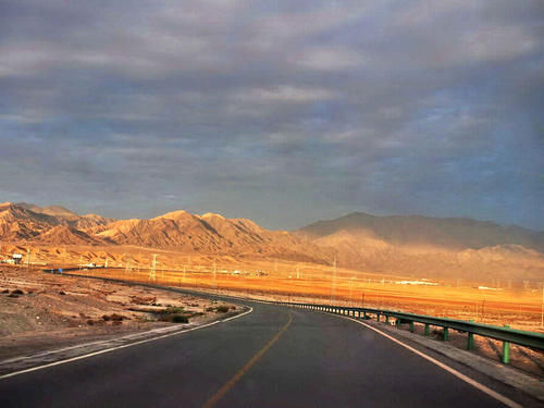 地球上最像火星的地方，荒凉寂寞寸草不生，住一晚太空舱2000块