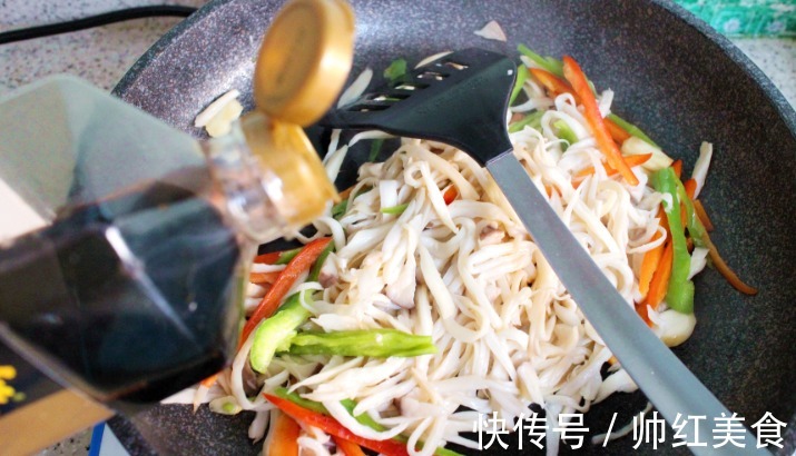 红辣椒|家再穷也要给孩子吃这菜，隔三差五吃1次，强筋骨补脑力，精神好