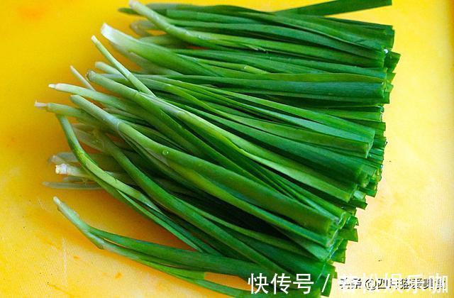 冬天|杏鲍菇和韭菜炒，太好吃了，营养又鲜香，冬天我家就爱这么吃