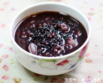 食物|血糖偏高的人,晚餐远离4类食物,平稳血糖,慢慢告别胰岛素