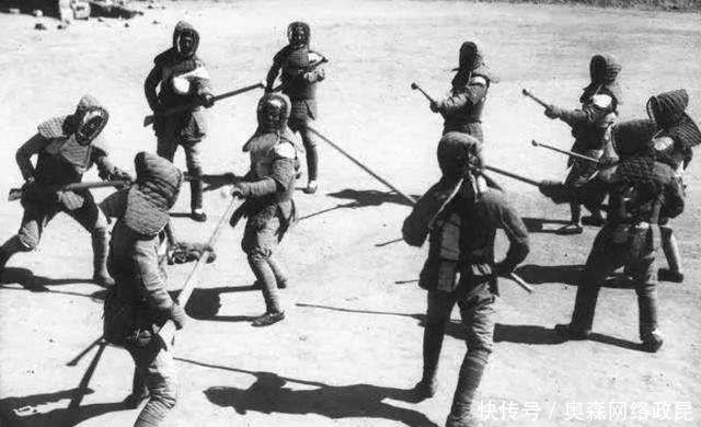 白刃战|白刃战刺刀越锋利越好？老兵：刺刀磨得越锋利，上战场就死得越快