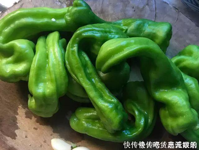 饭店|饭店大厨透露做虎皮青椒,别直接下油锅否则不“起皮”不入味