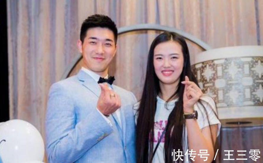 中國(guó)女排|太甜了！張常寧攜男友一起現(xiàn)身酒吧，滿(mǎn)臉開(kāi)心撲倒在吳冠希懷里