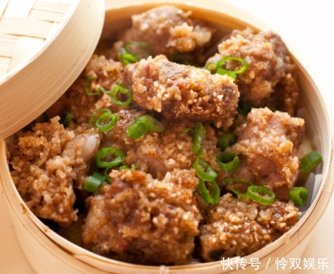 排骨一口一个,真过瘾,软烂入味好吃不腻,别有风味,上桌即光