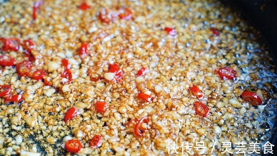 浓郁|吃8个扇贝要配2头蒜,这样的蒜蓉粉丝蒸扇贝味最正!蒜香超浓郁!