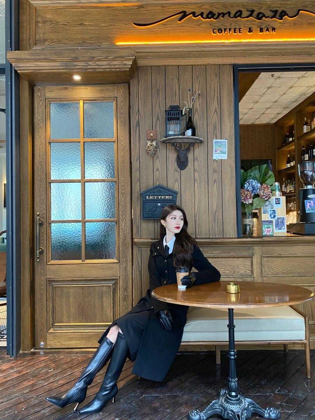 风格 天冷了,穿一件黑色大衣百搭不挑人,还能提升气质又温暖显瘦