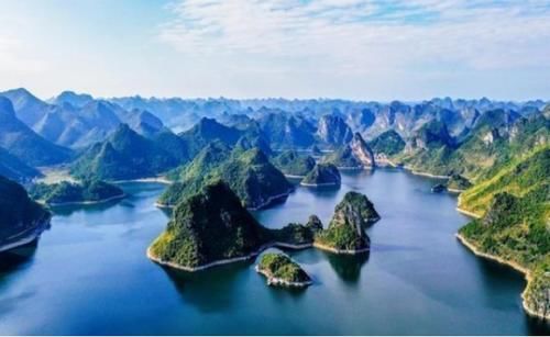 旅游|无人机拍下广西湖泊景象，引网友热议：这简直是“反人类”现象