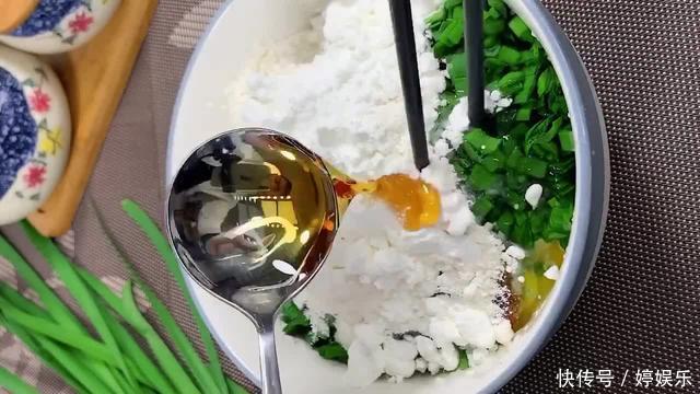 韭菜不要再炒着吃啦!试试炸韭菜丸子,外酥里嫩飘香四溢