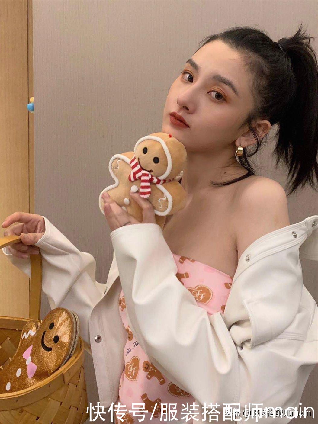 翻倍|丝巾别只会系脖子！掌握这4个技巧，普通人也能气质翻倍