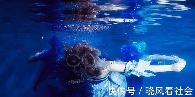 coser|女生水底COS洛天依，竟能睁着眼睛，网友：好难啊，做不到！