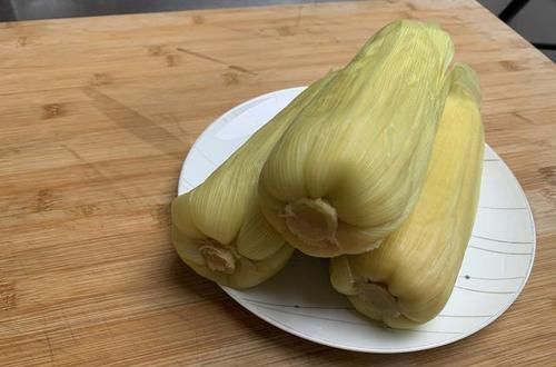 清甜|煮玉米,最忌直接冷水下锅煮!再加这两样,玉米清甜软糯吃不腻