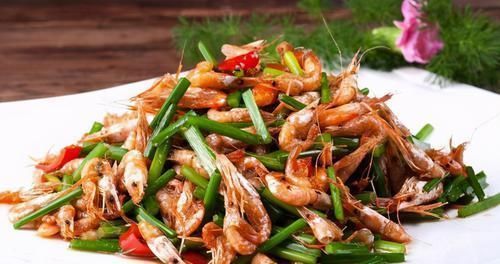 女性不想显老,推荐吃3种美食,刮油消脂,润肤养颜,早吃早好!