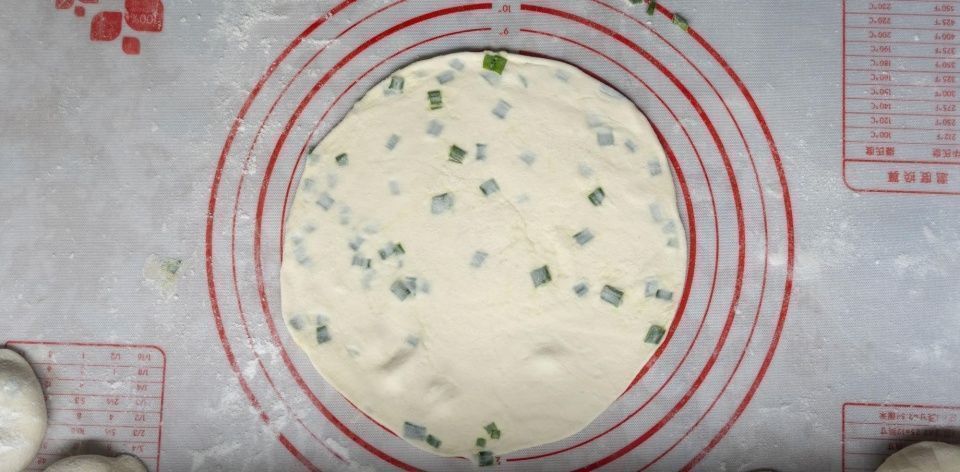 烙饼|家常烙饼最简单的做法，不用揉面不用油酥，柔软又多层，凉了不硬