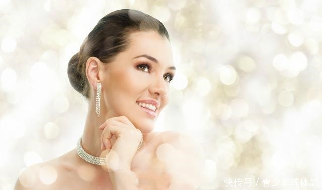 气质感|女人戴手镯还是手表好看三个理由告诉你,别再戴错让人笑话!