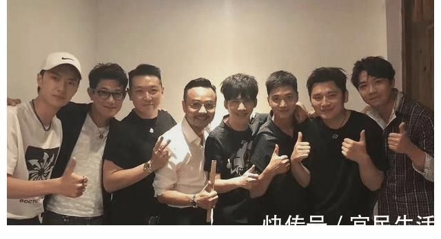 錢楓退出天天向上節(jié)目僅剩3人支撐,最新一期王一博錄到凌晨兩點惹心疼