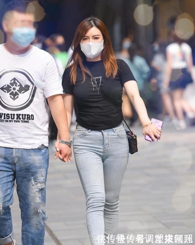 打底裤 黑色打底裤搭配白色上衣,很有穿搭感的穿搭,非常有气质!