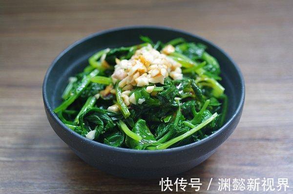 芹菜叶饼|芹菜叶都扔了那也太浪费了吧,这几种菜谱你试试!