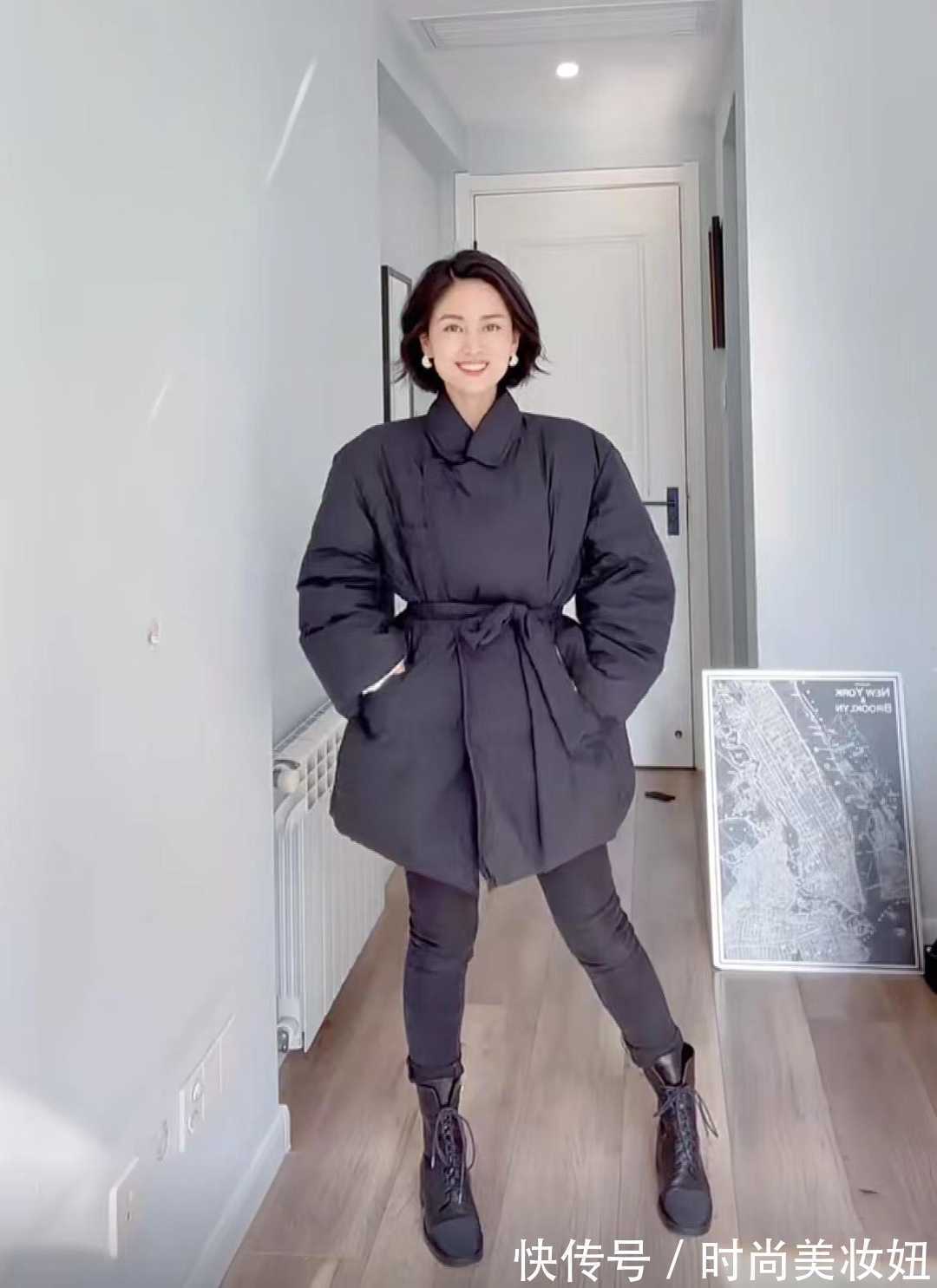 马丁靴 冬季还是“羽绒服”实穿,教你4种搭配思路,不仅保暖还显腿长