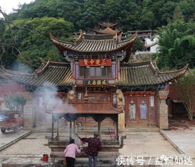 白玉楼|这座“嵌”在悬崖峭壁上的寺庙，风景如画，令人沉醉