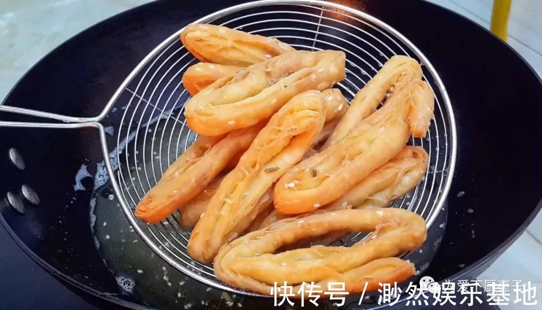 以后面粉就这么做，加2个鸡蛋，不烙饼不蒸馍，香甜酥脆上桌秒光
