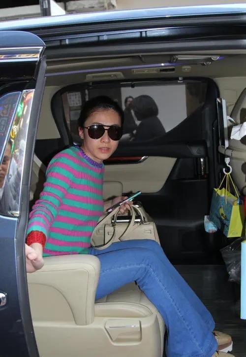 减龄|甘比总算拿出“真本事”，穿黑色礼服高贵典雅，成熟又有气场