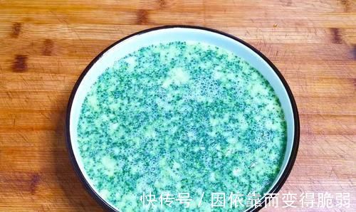 鸡蛋里面加西兰花,不用炒不油炸,鲜嫩营养,好吃到不想放下筷子