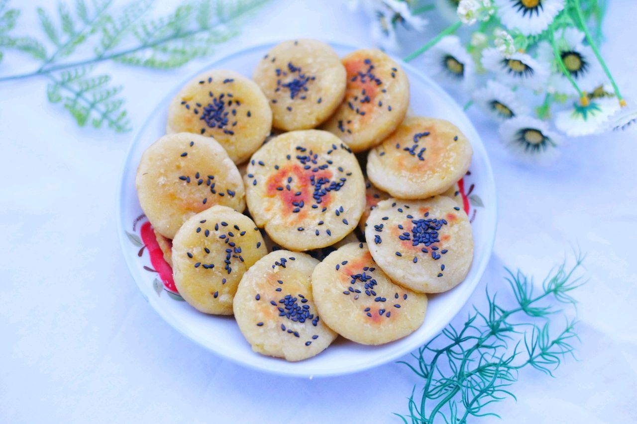 土豆别总炖了,做成奶香土豆饼,松软香甜,孩子很喜欢吃