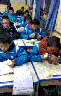 |搞笑GIF:一转身美美哒