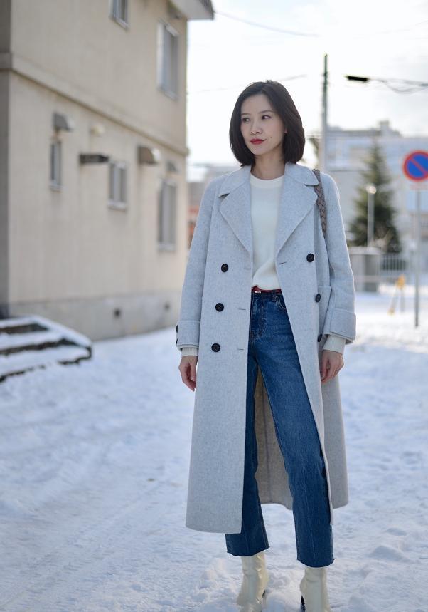 轻熟 年过40岁的女人,少穿连衣裙配高跟鞋,当下流行这么搭,时髦洋气