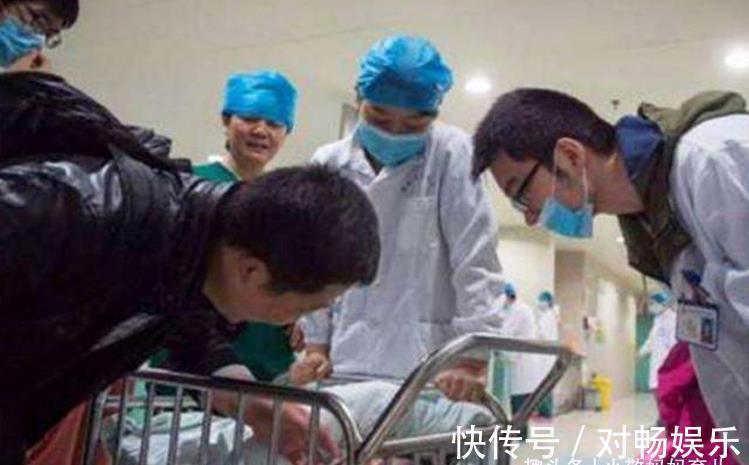 医生|进入产房前,婆婆偷偷塞给医生一张纸条,得知内容后产妇哭成泪人