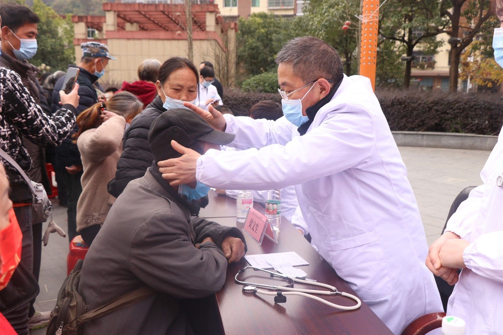 传真情|会同县人民医院:开展“对口支援传真情 义诊服务暖人心”大型义诊活动