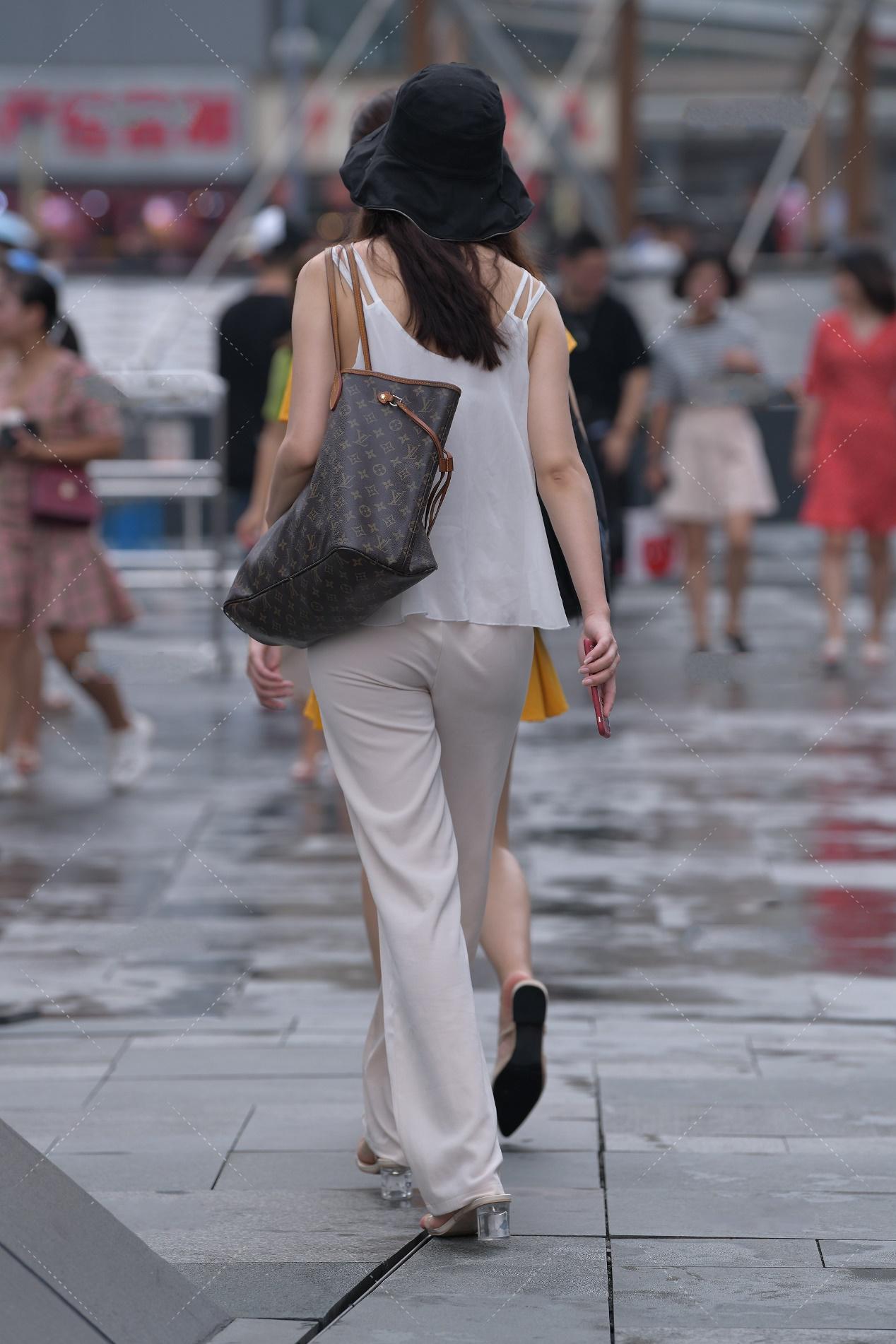 宽松|白色宽松无袖雪纺上衣, 搭配奶油色西装高腰阔腿裤, 清纯气质佳