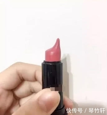 锥子状 女生涂口红的习惯,取决于口红的形状,网友:全都是杰作