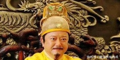 枷锁|明朝一囚徒倚仗自己有个好祖宗，在公堂上用枷锁打死湖广巡抚