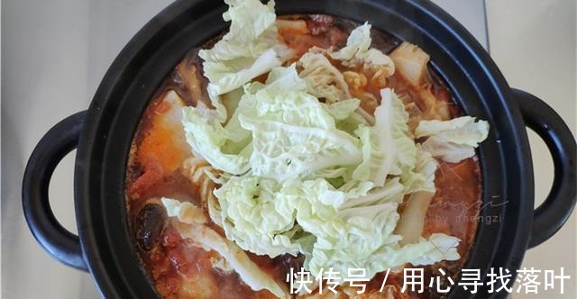 香菇|天冷了，吃炒菜不如炖菜，几种食材炖一锅，鲜美营养，热乎又暖身！