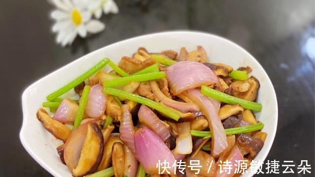 芹菜洋葱|这菜多给家人吃，简单炒一炒，营养足特开胃，太下饭了！