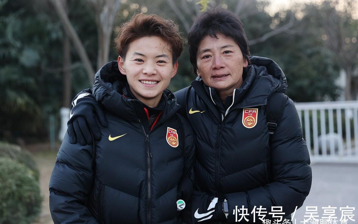 中国女足|中国女足传出励志消息,球迷集体喊话中国国足!中国足协要加油了